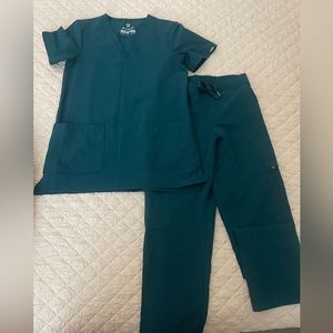 Adar Scrub Set